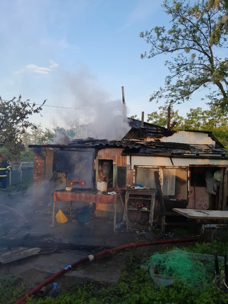 Incendiu mortal în Botoșani, după ce un bărbat a adormit în timp ce fuma