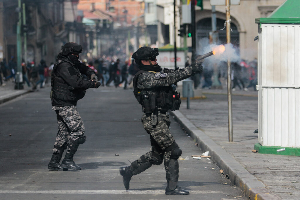 Parlamentul din Bolivia permite utilizarea armatei pentru a controla protestele împotriva președintelui