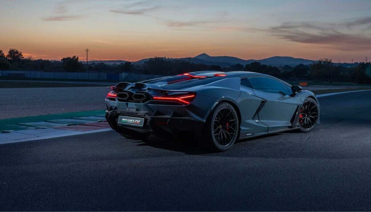Mașini de jumătate de milion de euro, pe șoselele din România. Cât costă cel mai scump Lamborghini înmatriculat în aprilie