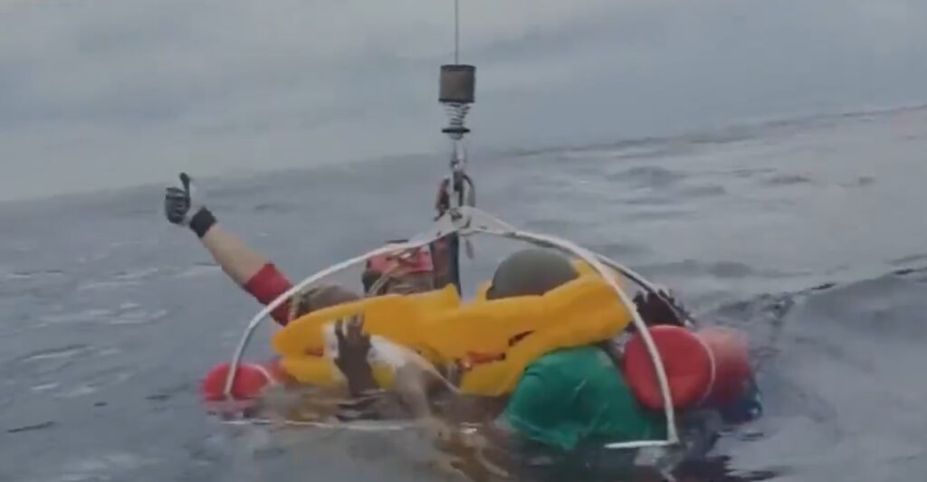 Pilot erou după o amerizare dramatică în Atlantic: a salvat 10 pasageri după pierderea motoarelor