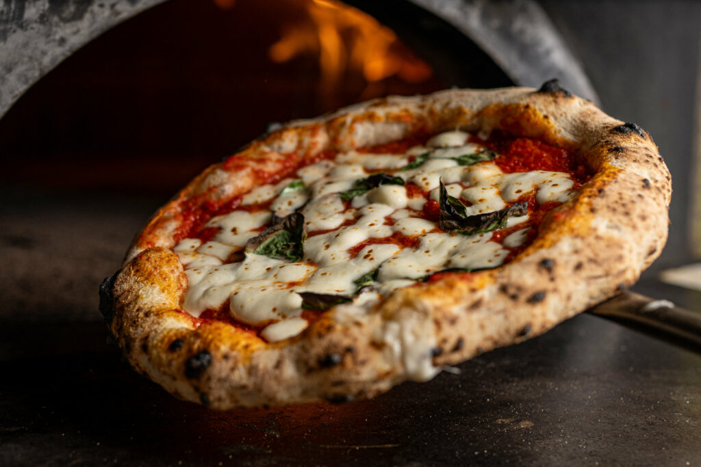 Inteligența artificială, acuzată că a produs o pagubă de 100 de milioane de dolari unei companii de pizza