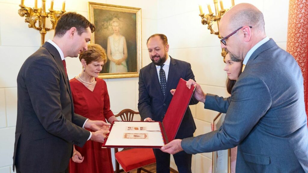 Poșta Română a devenit furnizor al Casei Regale a României, după 163 de ani de activitate