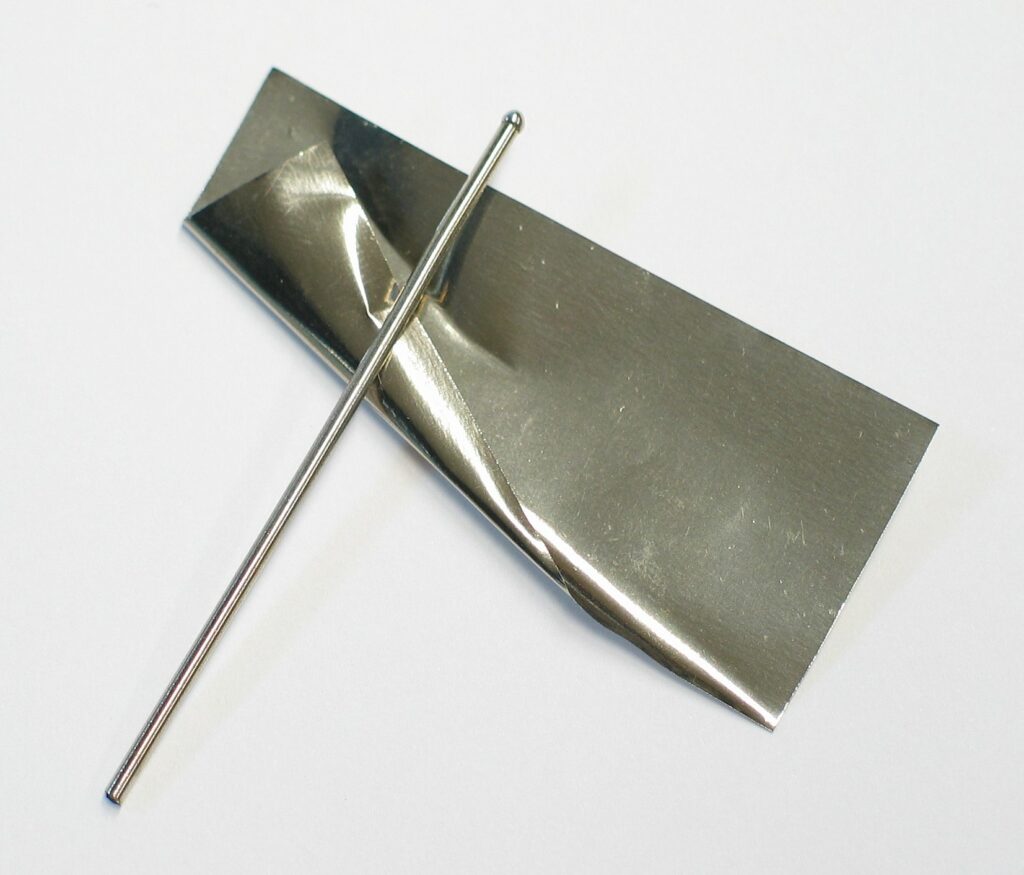 Nu aurul este cel mai scump metal din lume. Ce material a depășit 20.000 de euro pe uncie