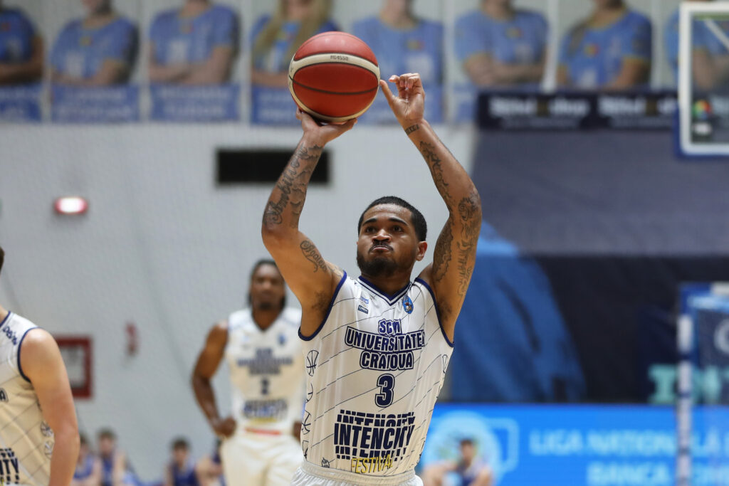 SCMU Craiova învinge pe CSO Voluntari și conduce cu 2-1 în sferturile campionatului de baschet