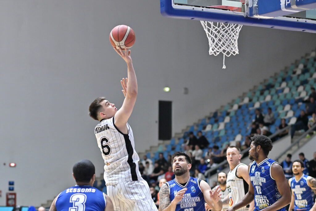 Finala campionatului de baschet masculin, programată să înceapă pe 26 mai: CSM Oradea și U-BT Cluj se întâlnesc pentru al 4-lea an consecutiv în ultimul act