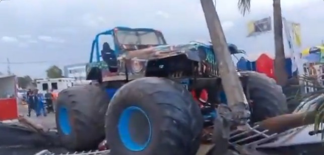 Columbia: Două persoane și-au pierdut viața și zeci au fost rănite după ce un monster truck a intrat într-o mulțime