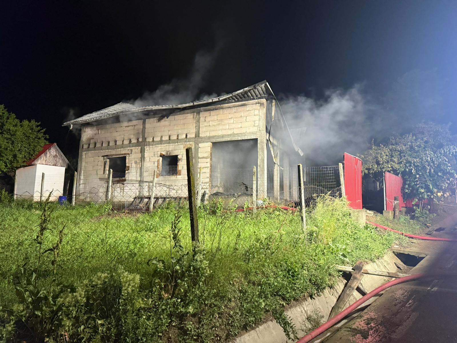 Incendiu devastator în Galați după un fulger