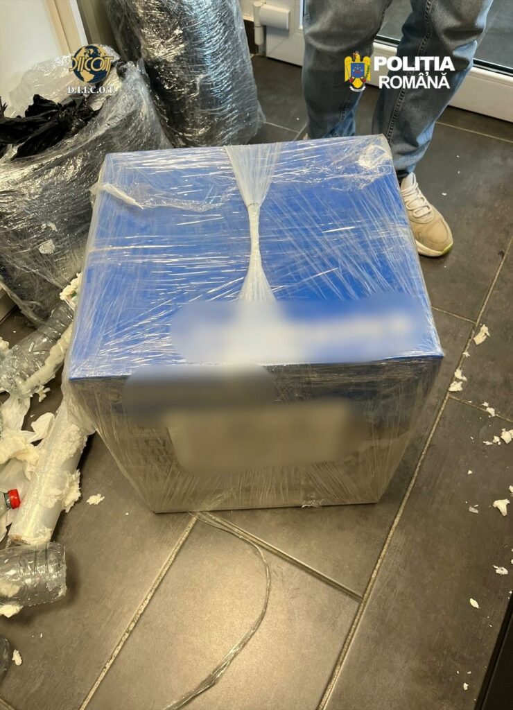 Peste 10 kilograme de canabis și un kilogram de cocaină, aduse din Spania prin curier. Un bărbat a fost arestat