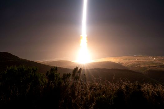 Nou record al cheltuielilor globale cu arme nuclea