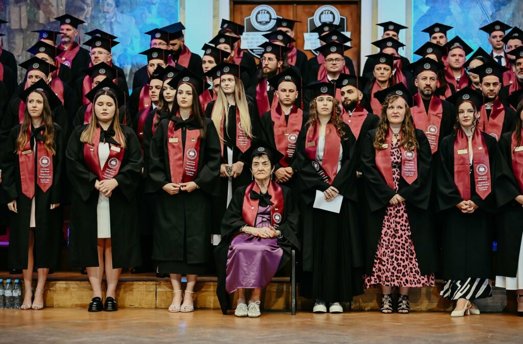 Cea mai vârstnică studentă din România a absolvit facultatea