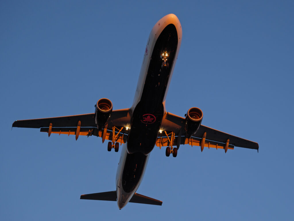 Un fost pilot al Air Canada ar fi pilotat aeronave
