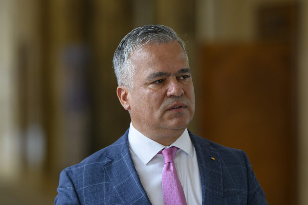 Veștea răspunde acuzațiilor de „premier pucist” și respinge scenariul unui guvern făcut cu PSD împotriva PNL