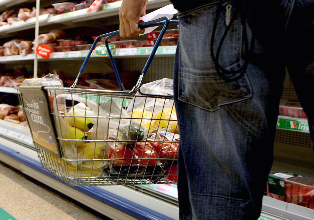 Marile rețele, dar și comercianții mici și mijlocii reclamă 