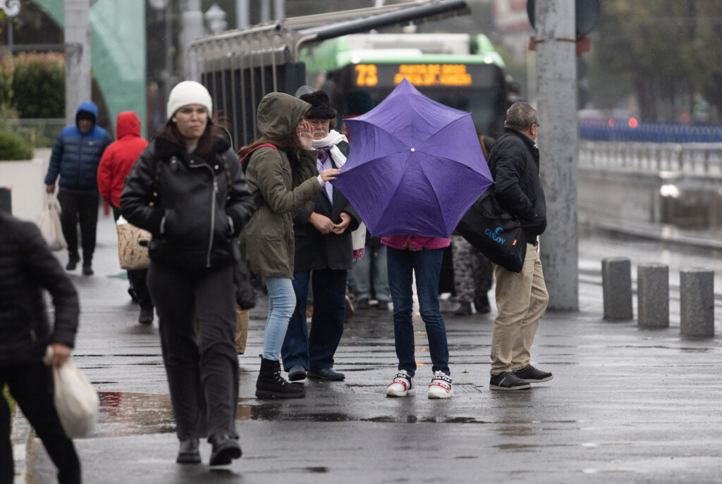 Meteo. Bucureștiul și mai multe județe, sub cod de furtuni puternice. Avertizarea ANM intră în vigoare azi