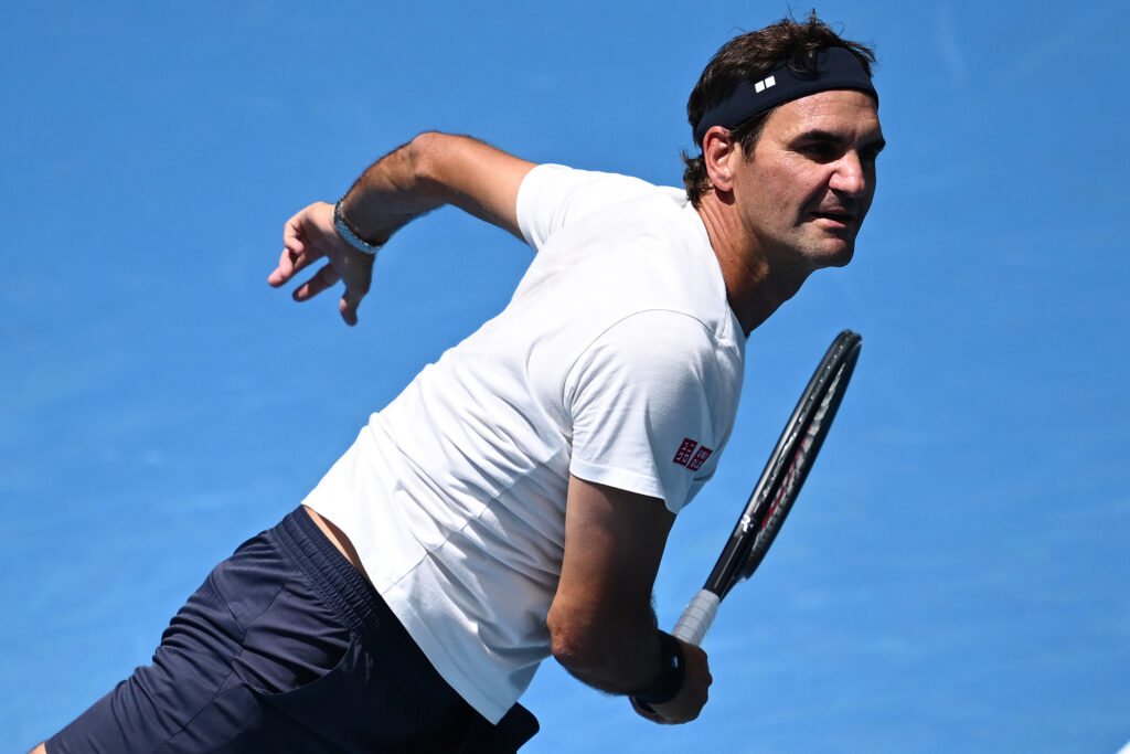 Roger Federer revine pe teren. Fostul campion va p