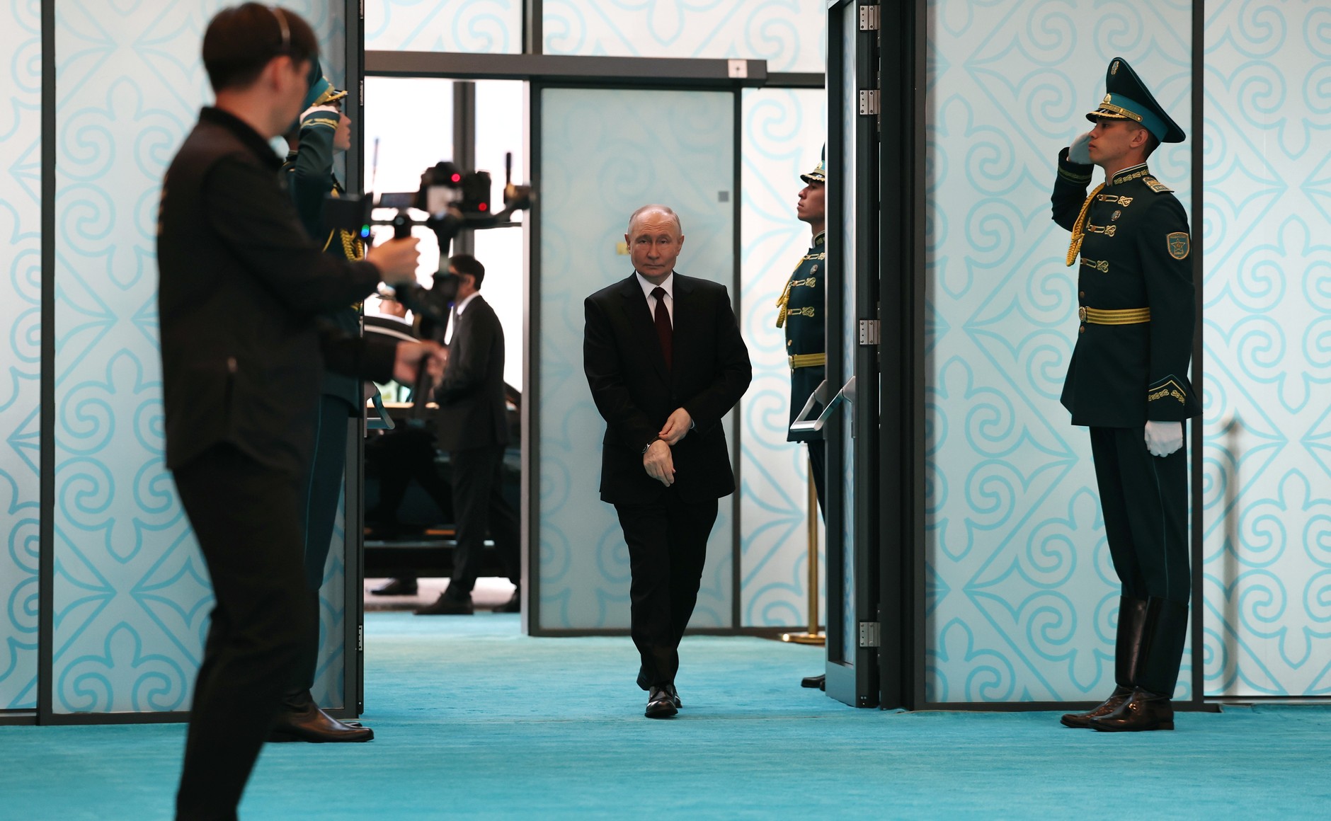Putin a semnat decret privind datoriile rușilor