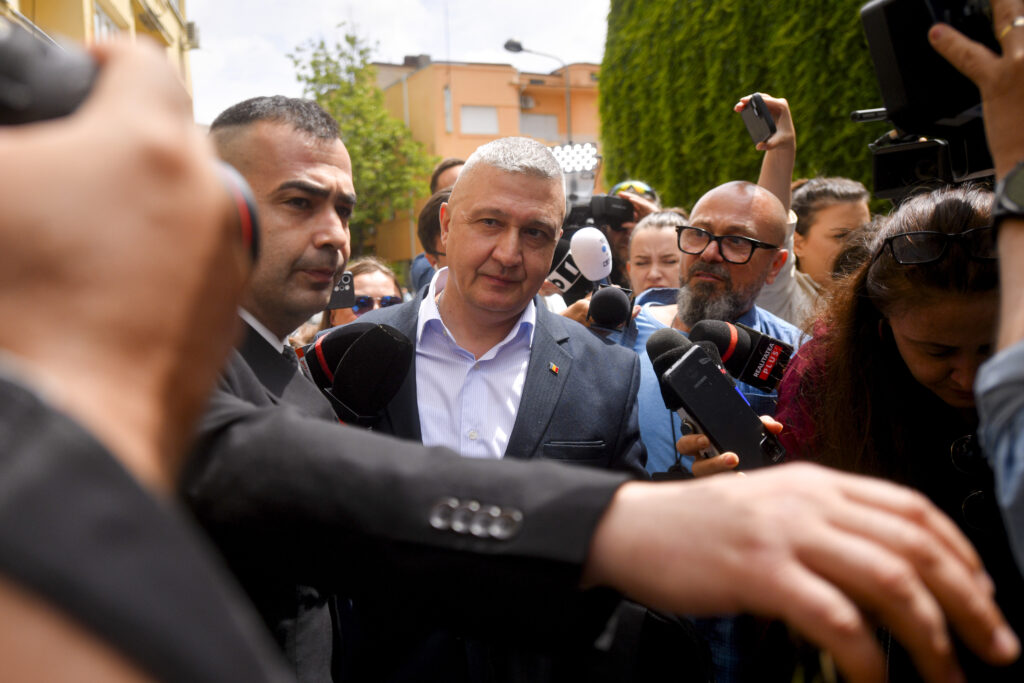 Surse judiciare contrazic varianta șefului SMA, Gheorghiță Vlad: Șeful MApN, Radu Miruță, și Gheorghiță Vlad, șeful SMA, știau de dosarul de la DNA. Audierile au fost amânate chiar din cauza ședinței CSAT pe tema dronei ruse care a lovit blocul din Galați