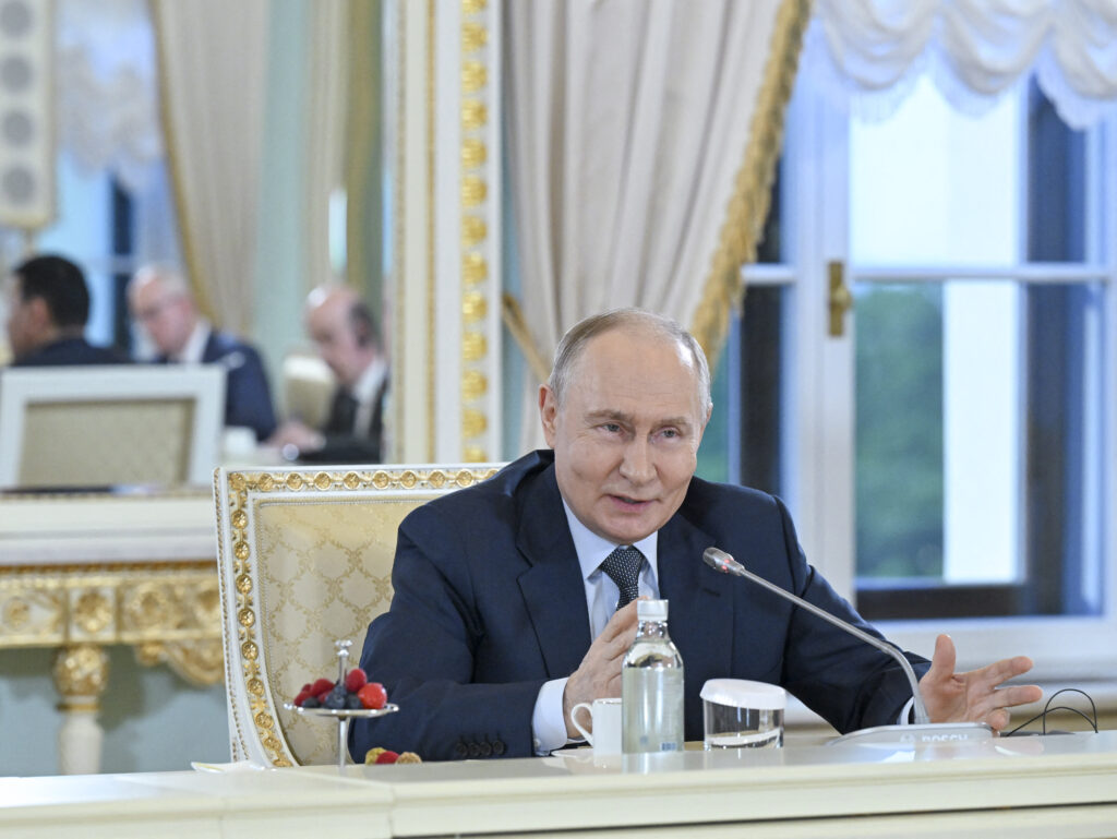 Putin pierde din popularitate. Un institut din Rus