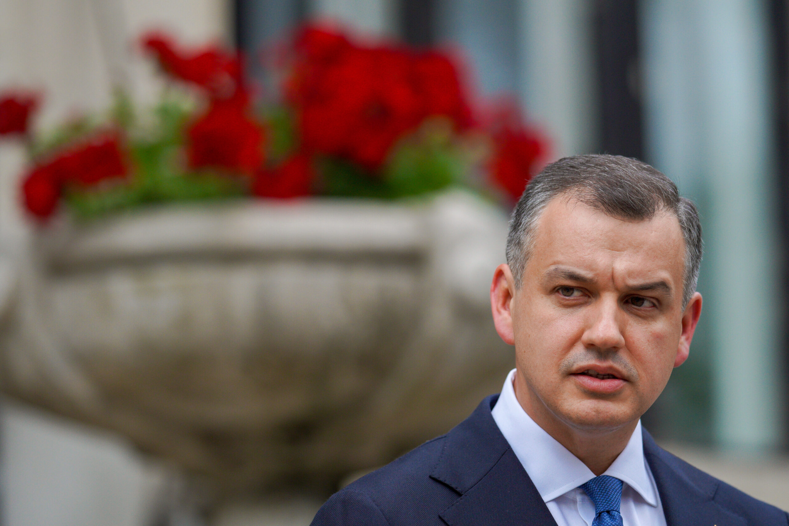Poza pentru articolul Eurgen Tomac explică cele 3 cetățenii. Premierul desemnat nu s-a născut în România