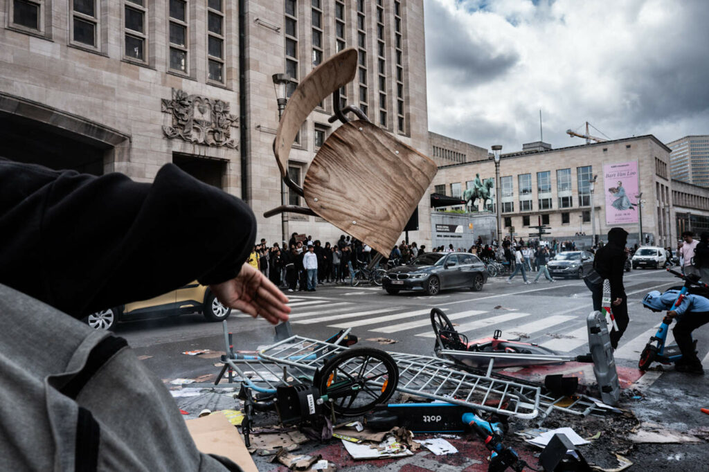 Protestele scapă de sub control în Bruxelles. „Studiile sunt doar pentru bogați”. De ce se revoltă tinerii