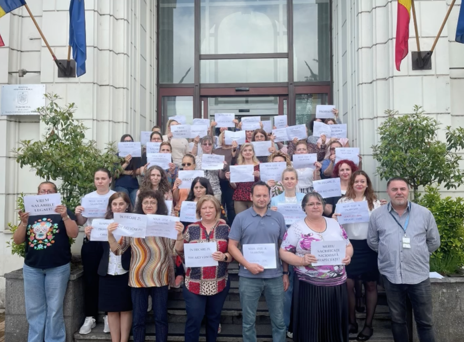 „Fără grefieri, justiția se blochează”.Grefierii protestează