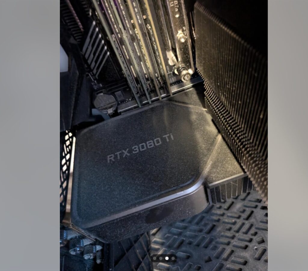 A cumpărat o carcasă de PC cu 20 de euro. Ce a găsit în interior valora mii de euro