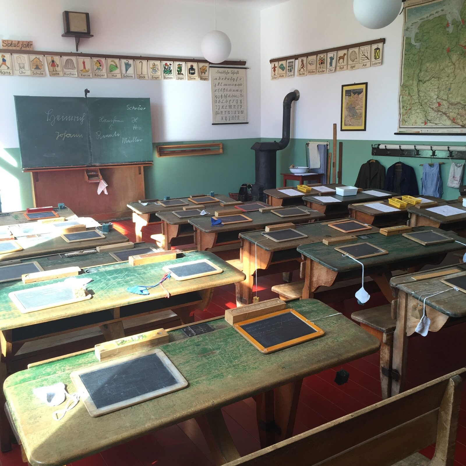 Reprezentanții profesorilor cer interzicerea IA în școlile elementare