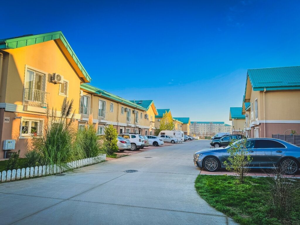 A doua mutare a vieții: cum bunicii își vând locuința de-o v