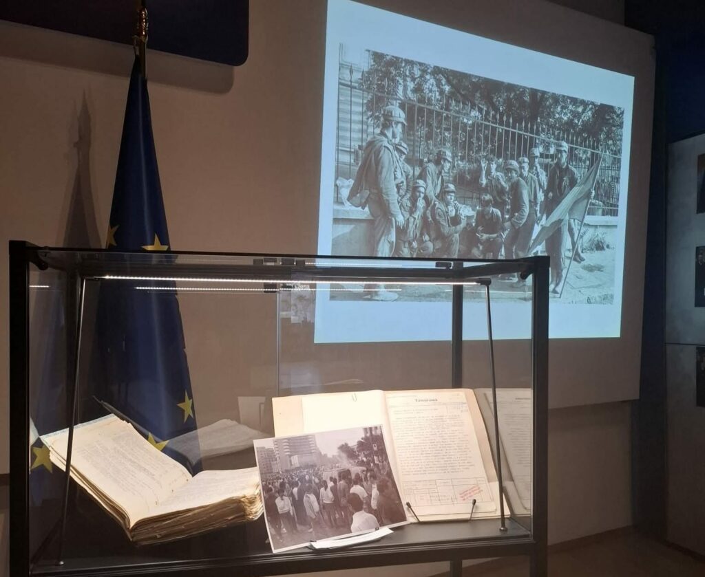 Expoziție inedită la MAE: documente diplomatice declasificate despre Mineriada din iunie 1990