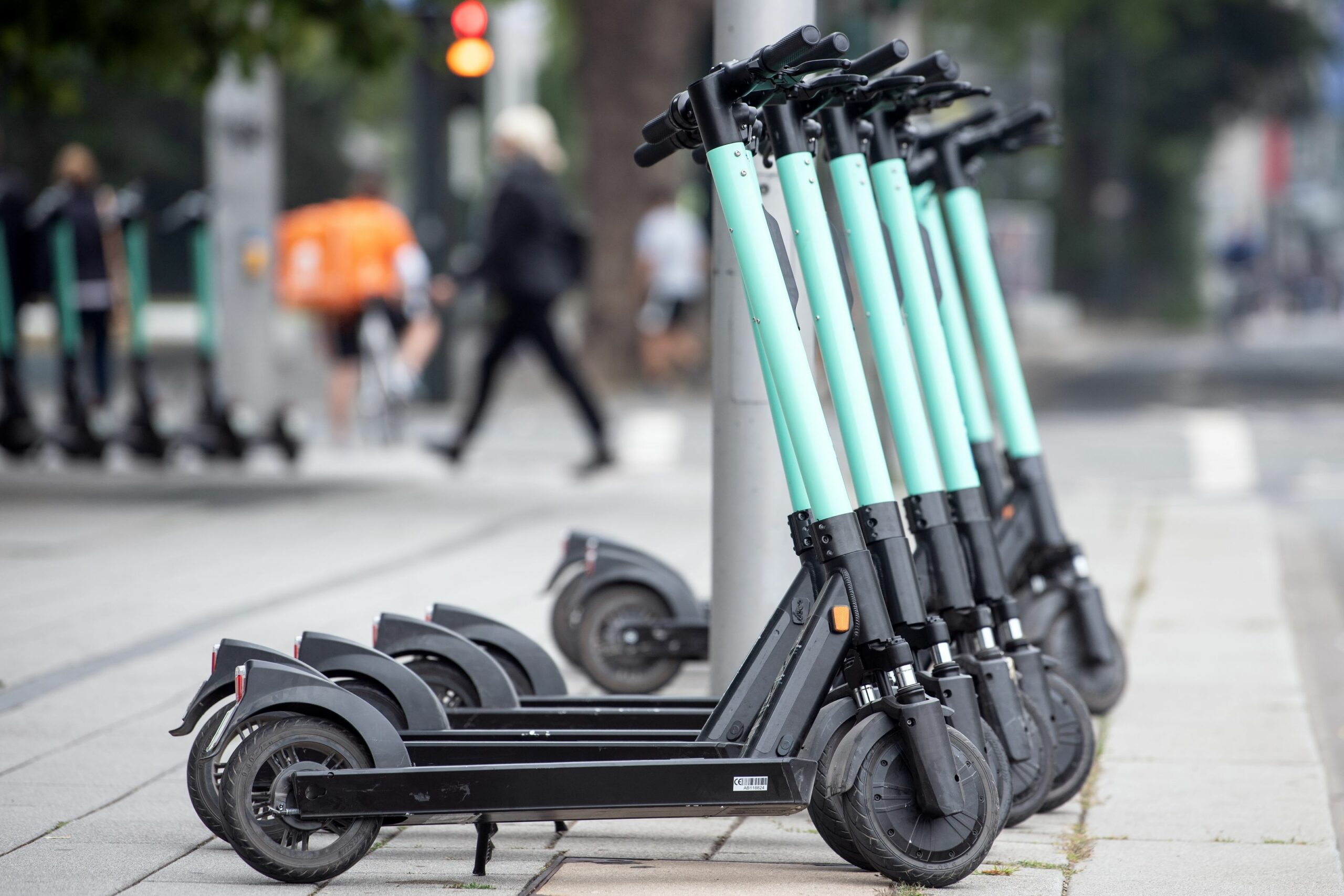Bruxelles interzice trotinetele electrice închiriate