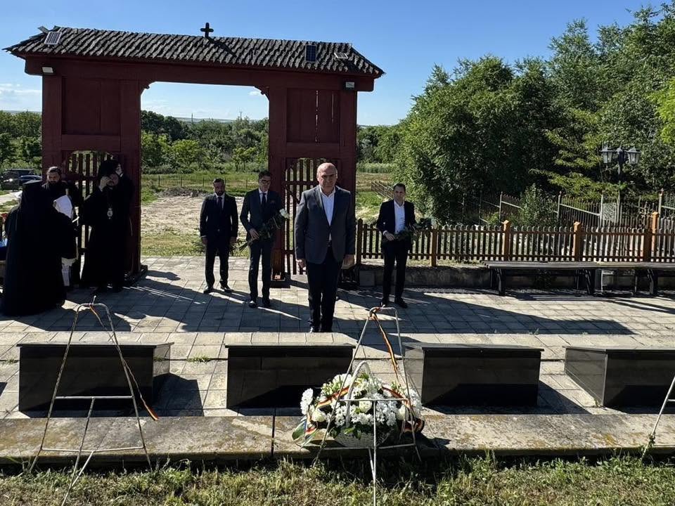 Bolojan a depus o coroană de flori la Cimitirul românesc de la Țiganca, în memoria soldaților români