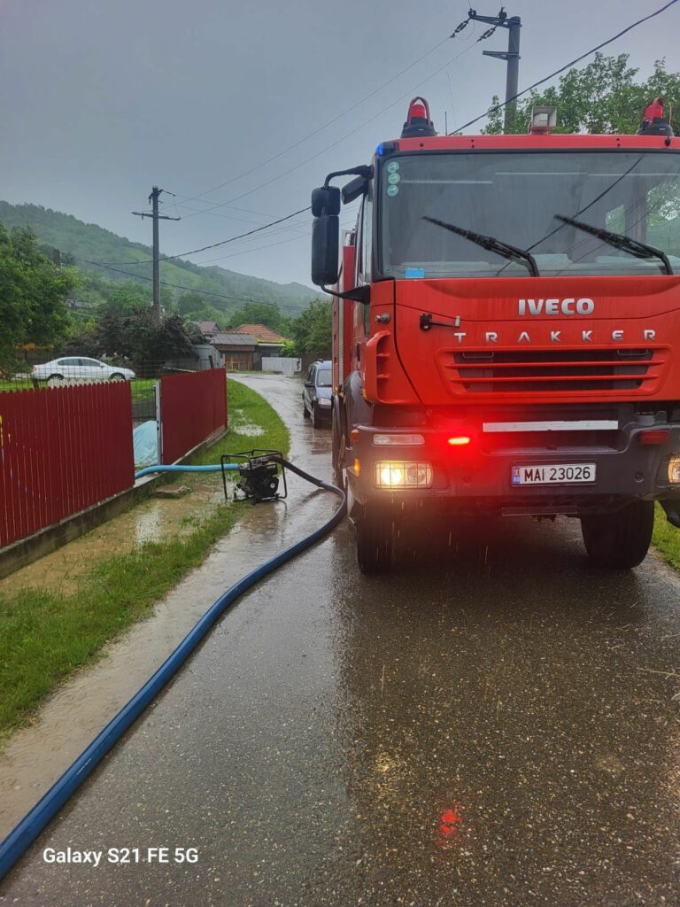 O școală din județul Buzău a fost inundată. Activitatea dida
