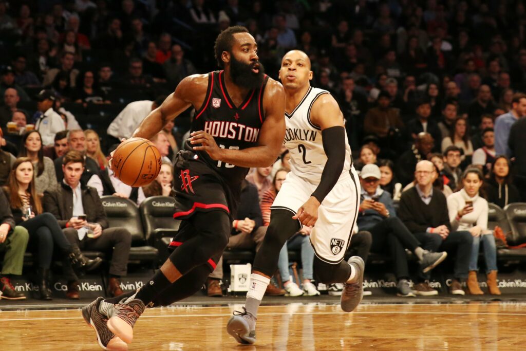 Starul NBA James Harden, arestat în Houston pentru port ilegal de armă într-un autovehicul