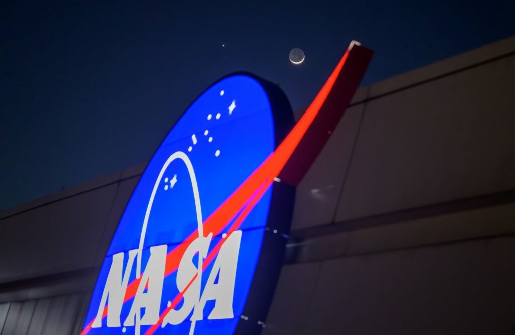 NASA a ales echipajul care va deschide drumul cătr