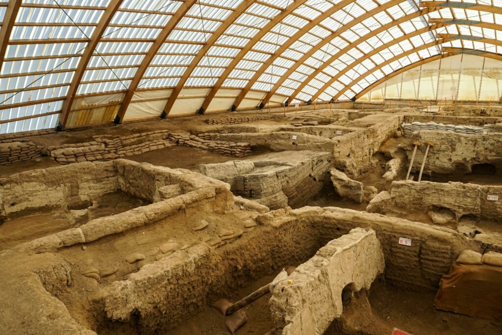 O așezare preistorică, descoperită în timpul unor lucrări la drumuri. Un detaliu i-a surprins pe arheologi