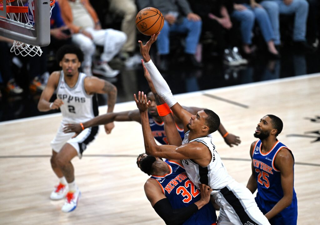 Sub privirile lui Trump, New York Knicks pierde meciul 3 al 
