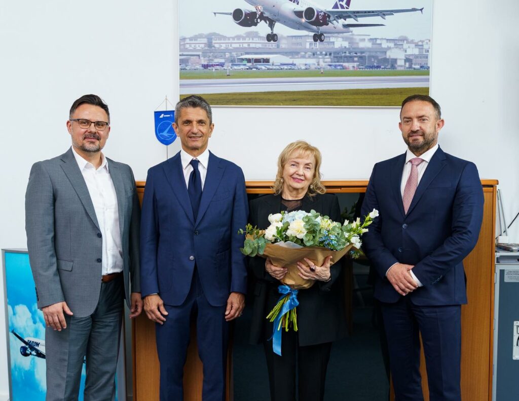 Cea mai performantă aeronavă din flota TAROM va purta numele lui Mircea Lucescu