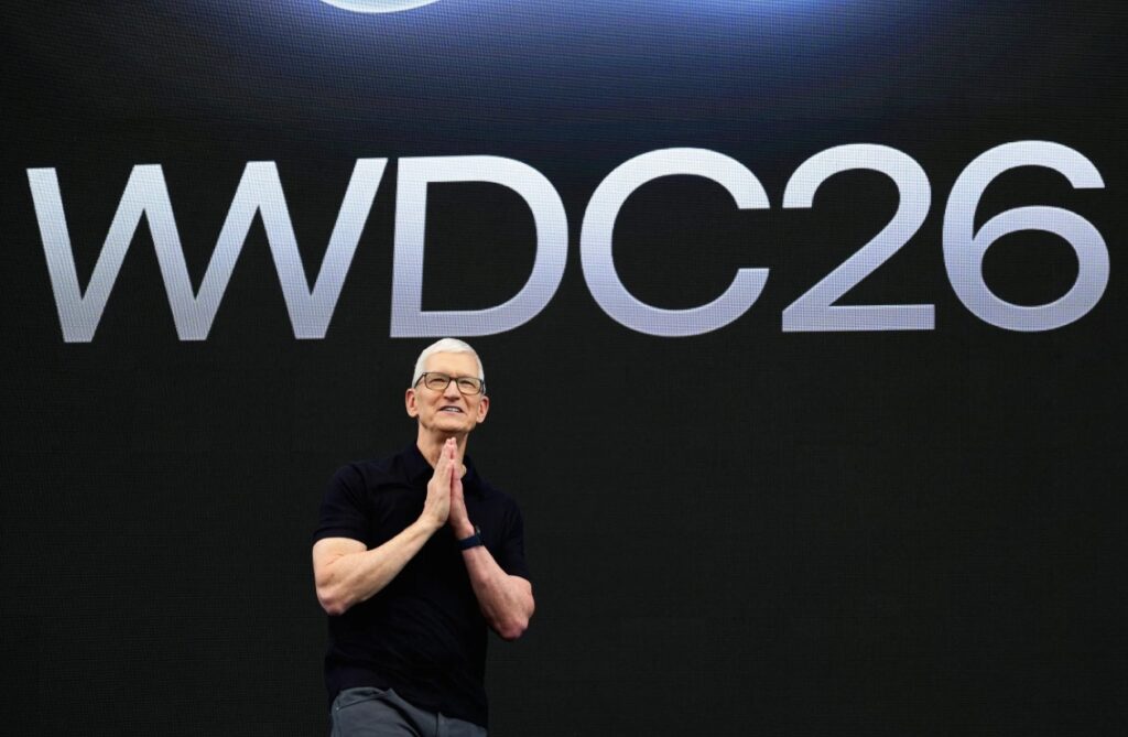 Apple lansează Siri AI și intră mai agresiv în cursa intelig