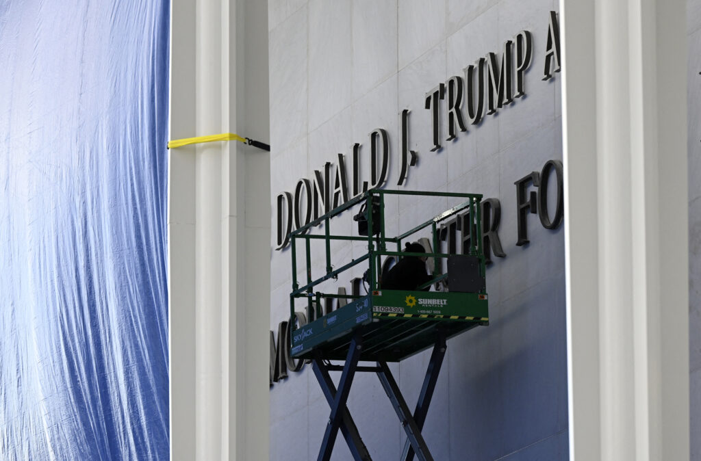 Trump contestă în instanță ordinul de eliminare a 
