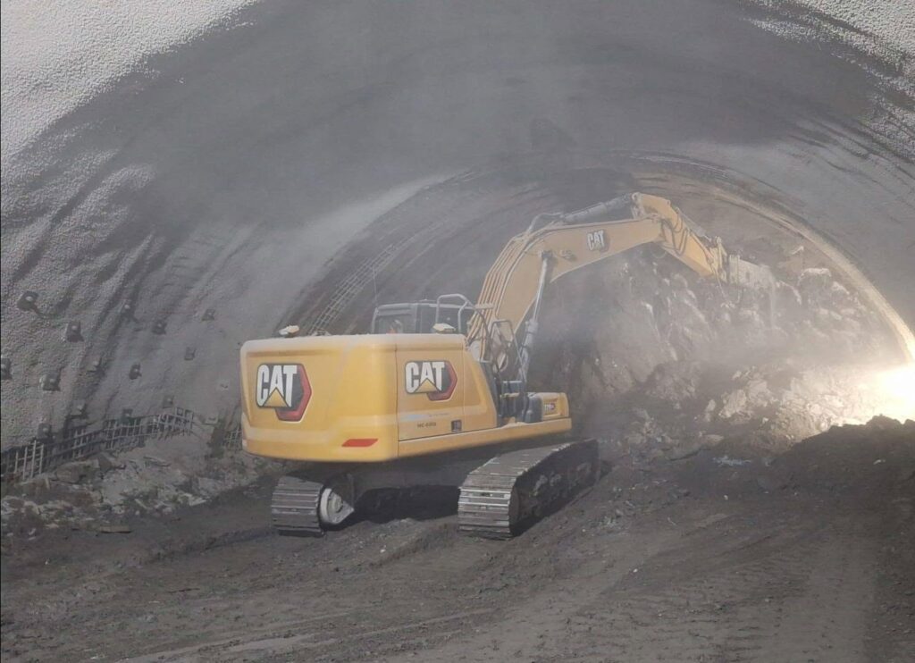 Ministerul Transporturilor: Tunelurile de pe Autostrada A1 Lugoj – Deva prind viteză, încă 250 de metri până la „luminiță”