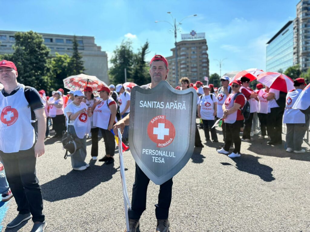 Protest SANITAS în Piața Victoriei: sindicaliști din toată țara contestă noua lege a salarizării unitare. Veniturile pot fi plafonate sau diminuate