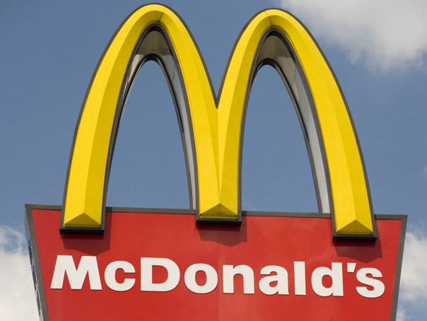 Dispozitiv incendiar înfășurat într-un steag israelian, plasat în fața unui restaurant McDonald’s