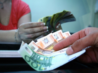 Curs valutar, 24 septembrie. Euro continuă să urce. Aurul scade modest