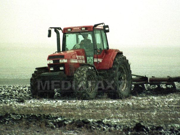 Moarte suspectă la o fermă din Iași – copil de 17 ani, strivit de un tractor operat de un tânăr fără calificare / Fermier: „Asta te freacă pe tine grija?”