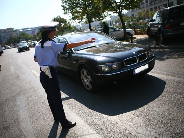Dolj: Doi tineri care au făcut concurs de viteză pe un drum public au acum dosar penal