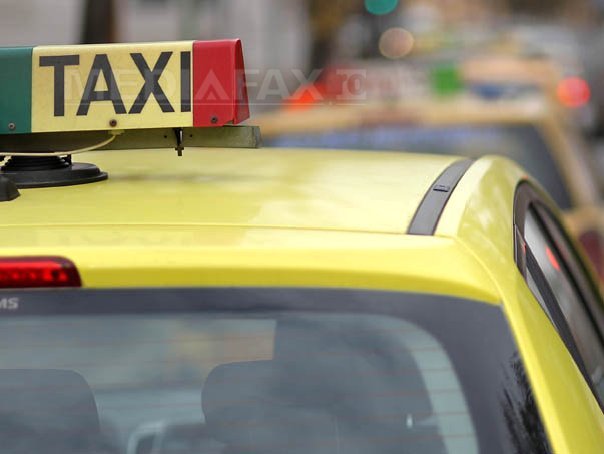 Taximetrist cercetat pentru înșelăciune după ce a încasat 400 de euro de la un turist de 90 de ani