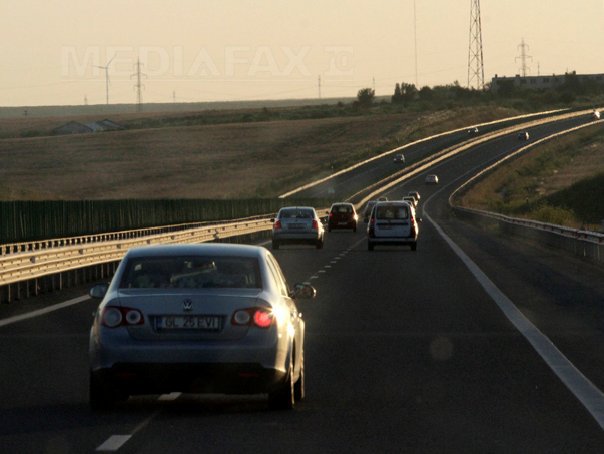 Autostrada A1 Bucureşti – Piteşti blocată din cauza riscului de cădere a unui panou