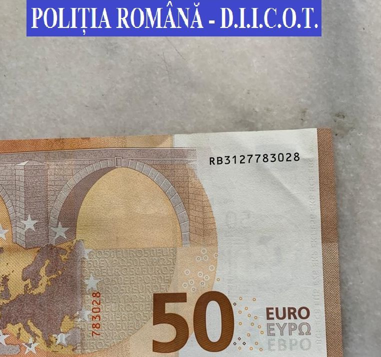 Descoperire în Vrancea: 23.300 de bancnote false în valoare de 4,1 milioane de euro