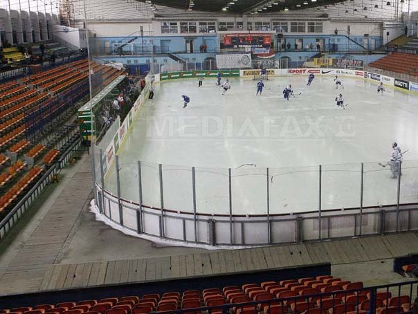 Au fost reluate lucrările la Patinoarul Flamaropol