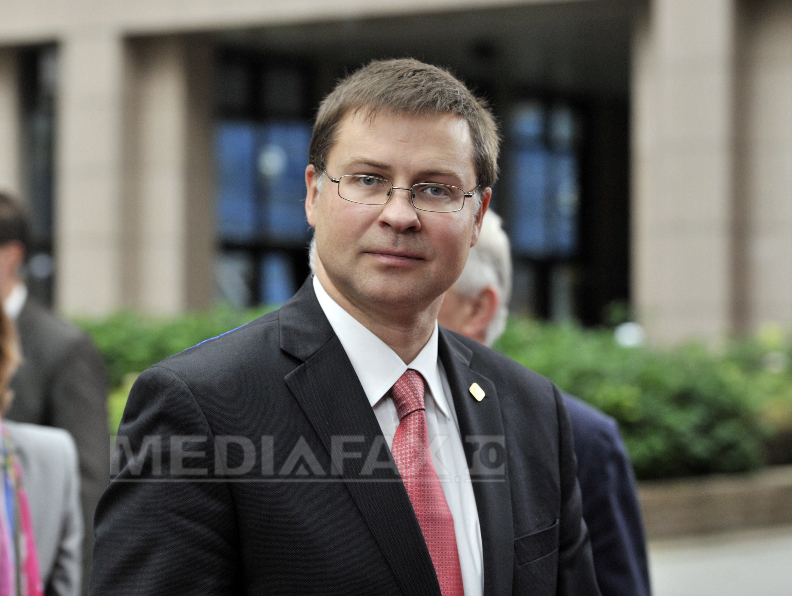 Comisarul european pentru economie, Valdis Dombrovskis, vine luni și marți în România